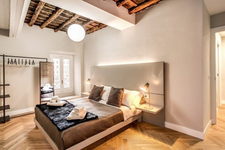 Trevi Fountain Superior 3 Bdr Apartment