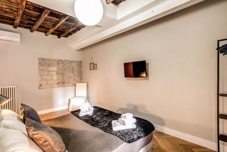 Trevi Fountain Superior 3 Bdr Apartment