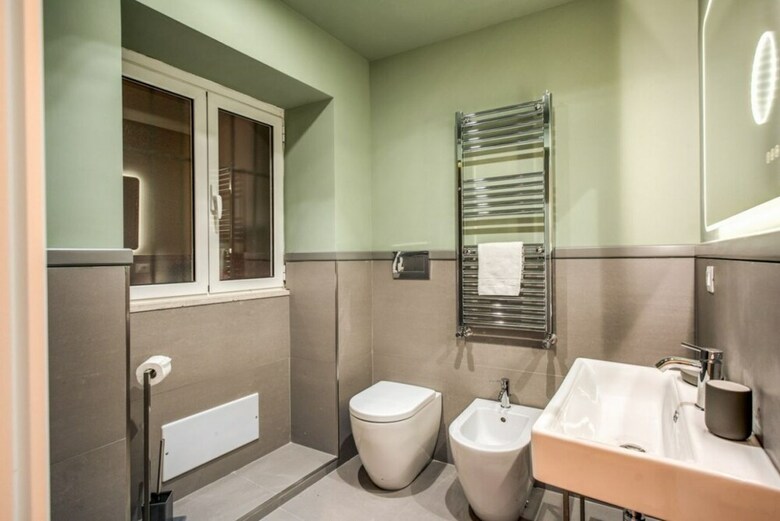 Trevi Fountain Superior 3 Bdr Apartment