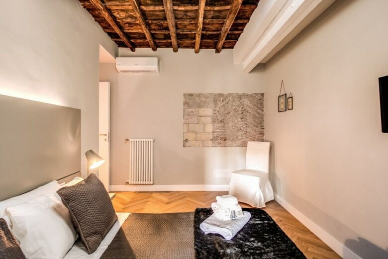 Trevi Fountain Superior 3 Bdr Apartment