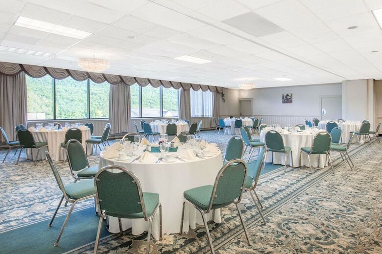 Hotel Ramada By Wyndham Painted Post Corning