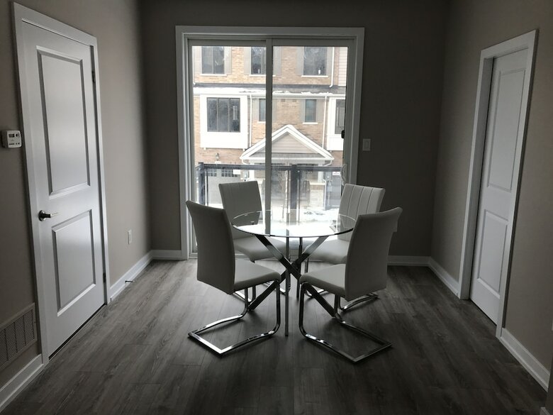 Upscale Lake View Town Home