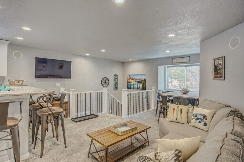 Verdant Oasisluxury, Traveler's Home W/hottub!