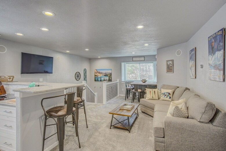 Verdant Oasisluxury, Traveler's Home W/hottub!