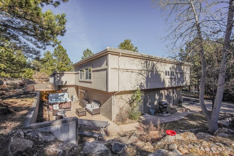 Verdant Oasisluxury, Traveler's Home W/hottub!