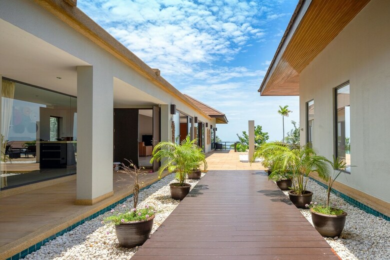 4 Bedroom Sea View Villa Bubbles