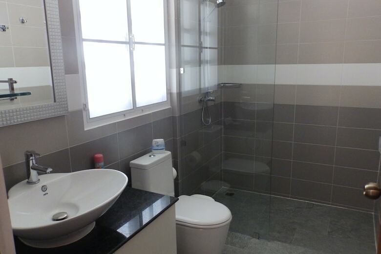 5 Bedroom Sea Breeze Villa