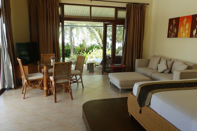 5 Bedroom Sea Breeze Villa