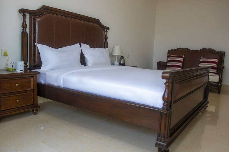 Lark Hotel