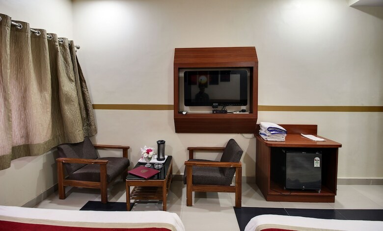 Hotel Sunset Inn Mount Abu With Swimming Pool