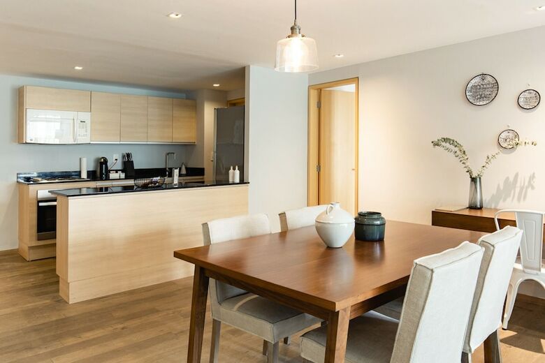 Apartamento Executive 1br Oasis With Kitchen & Private Balcony
