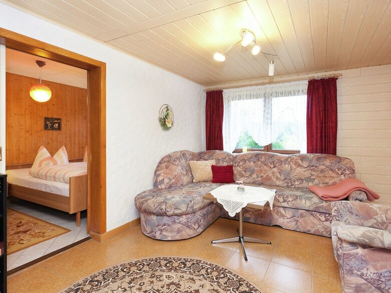 Gorgeous Holiday Home In Altenfeld Thuringia With Parking