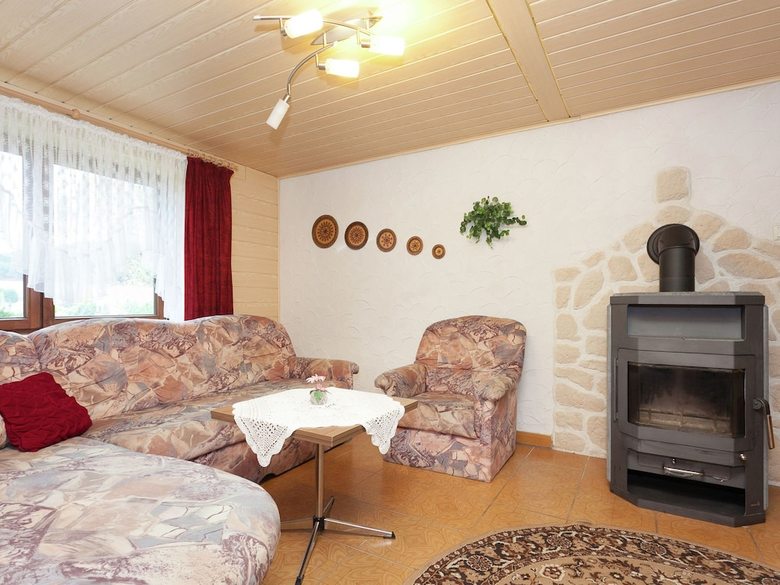 Gorgeous Holiday Home In Altenfeld Thuringia With Parking