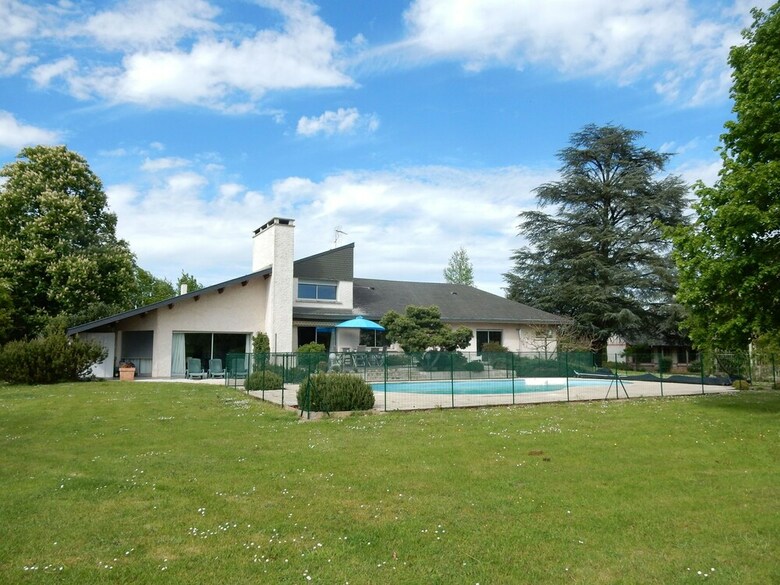 Villa With Private Swimming Pool In A Rural Area, Just Outside Decize