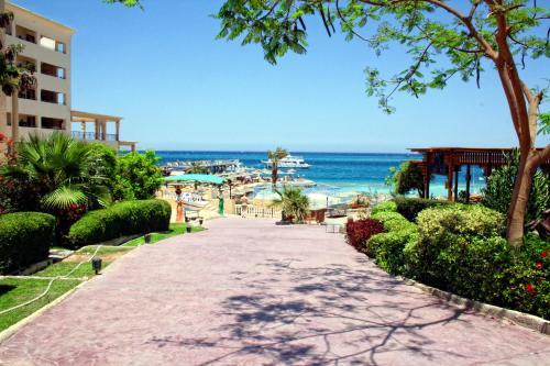 Hotel King Tut Aqua Park Beach Resort
