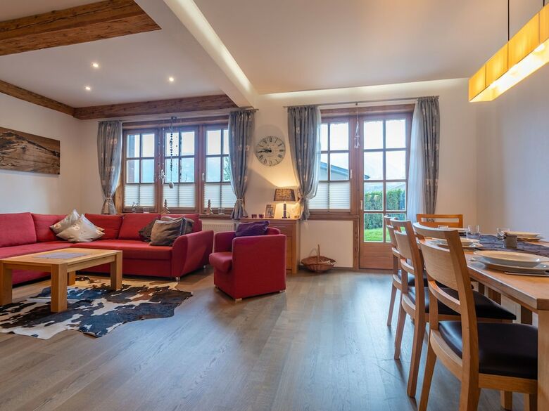 Luxurious Apartment In F�rth With Pool