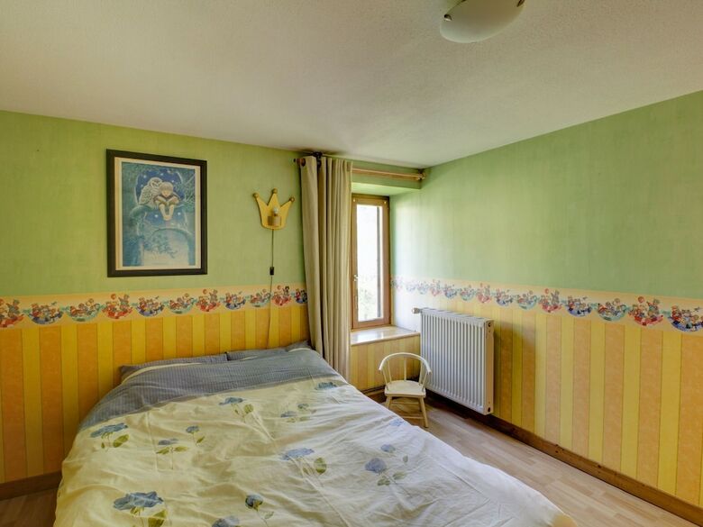 Quaint Holiday Home For 6 In Vanne