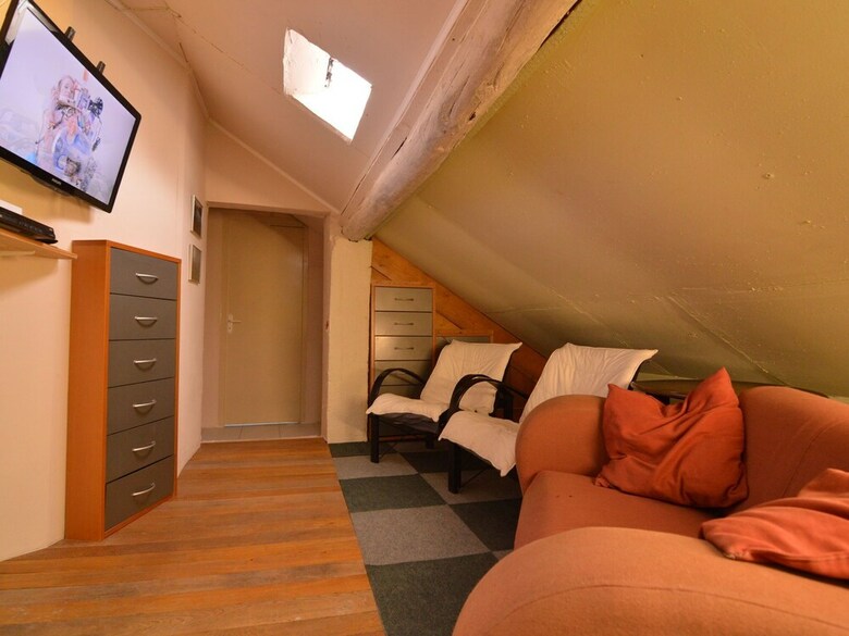 Spacious Holiday Home With Sauna In Celles-sur-plaine