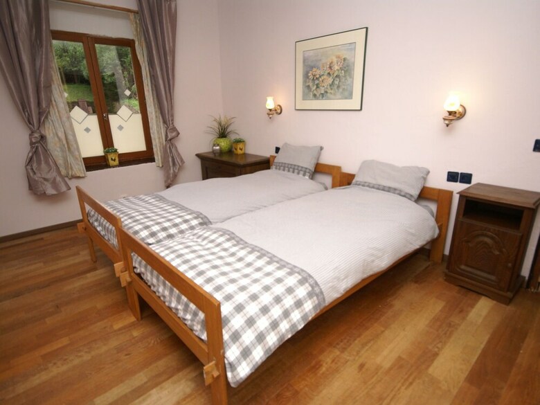 Spacious Holiday Home With Sauna In Celles-sur-plaine