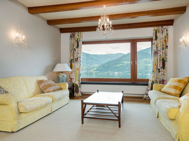Beautiful Chalet In Zell Am See With A Pool