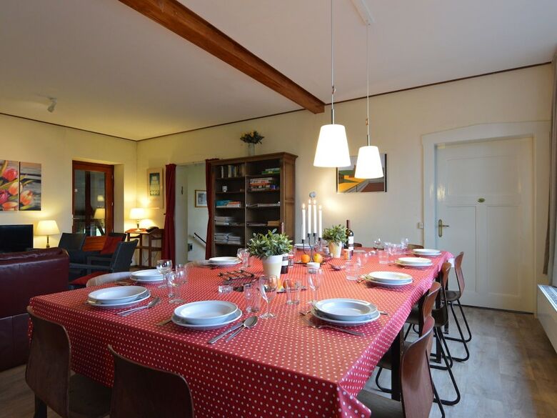 Detached Group House, Quietly Located With Garden And Separate Entrances