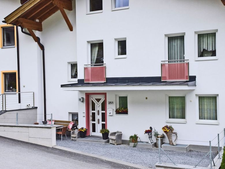 Mountain View Apartment In Strengen Near Forest