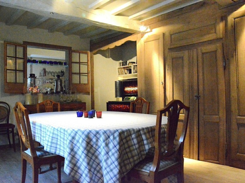 Cozy Holiday Home In Bi�vre With Pond
