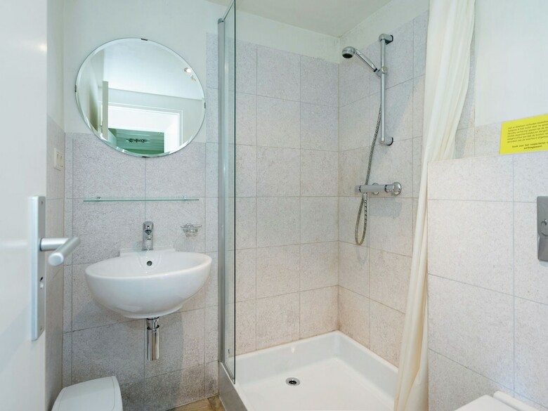 Great Spacious Holiday Home In A Tranquil Holiday Park