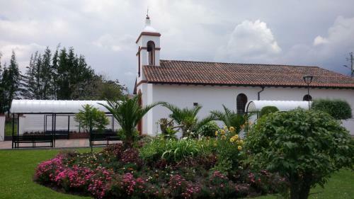 Hostal El Parque Tababela