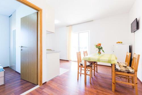 Apartments Mladenka 20m From Marina!
