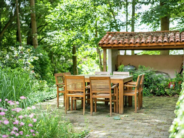 Cosy And Snug Holiday Home With Joint Swimming Pool