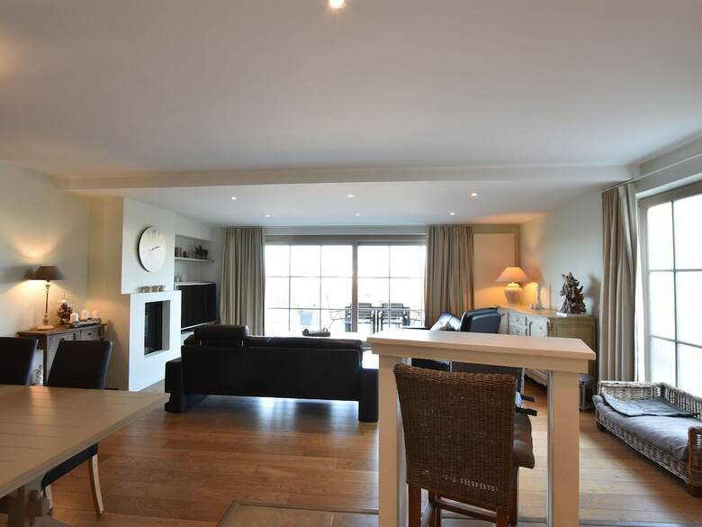 Spacious Holiday Home In Middelkerke With Jacuzzi