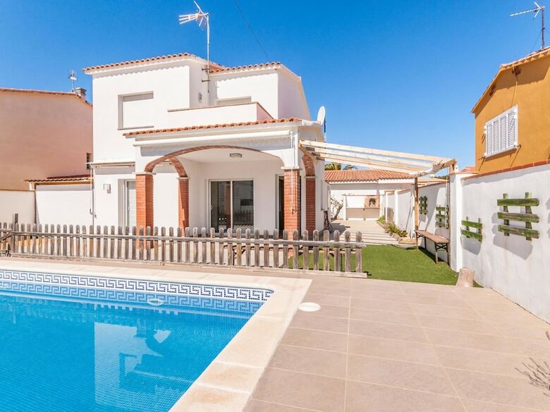 Holiday Home In L'escala With Private Swimming Pool
