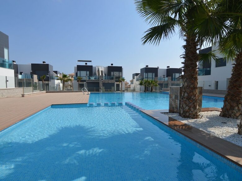 Modern 4-room Apartment With Private Terrace And Shared Swimming Pool