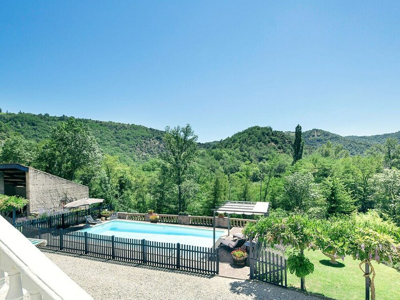 Charming Holiday Home In �tables With Swimming Pool