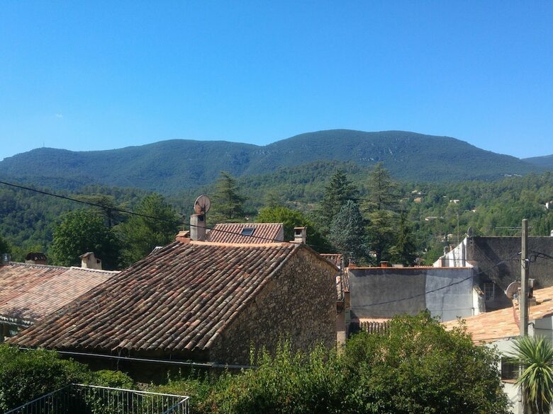 Charming Villa In Meounes-les-montrieux With Jacuzzi