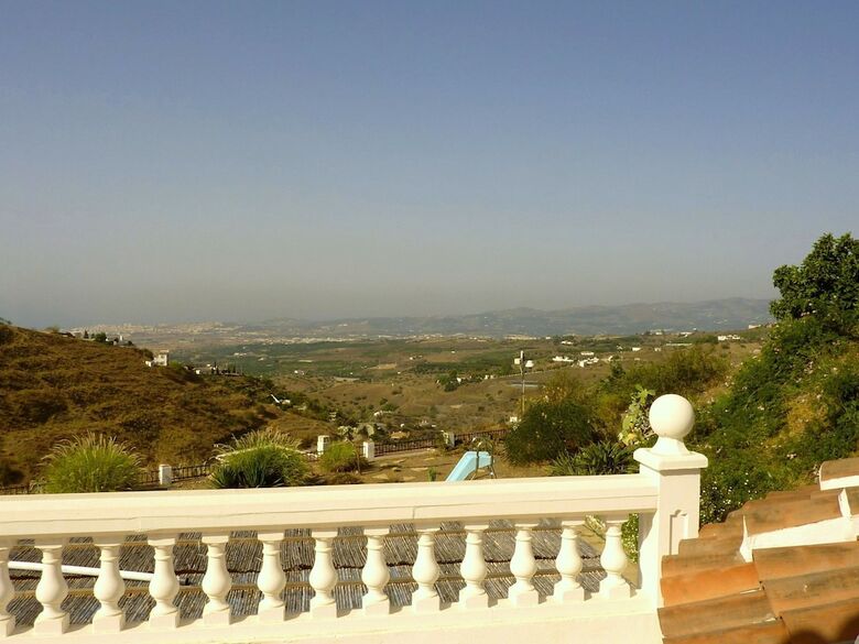 Delightful Villa In Algarrobo With Beach Near