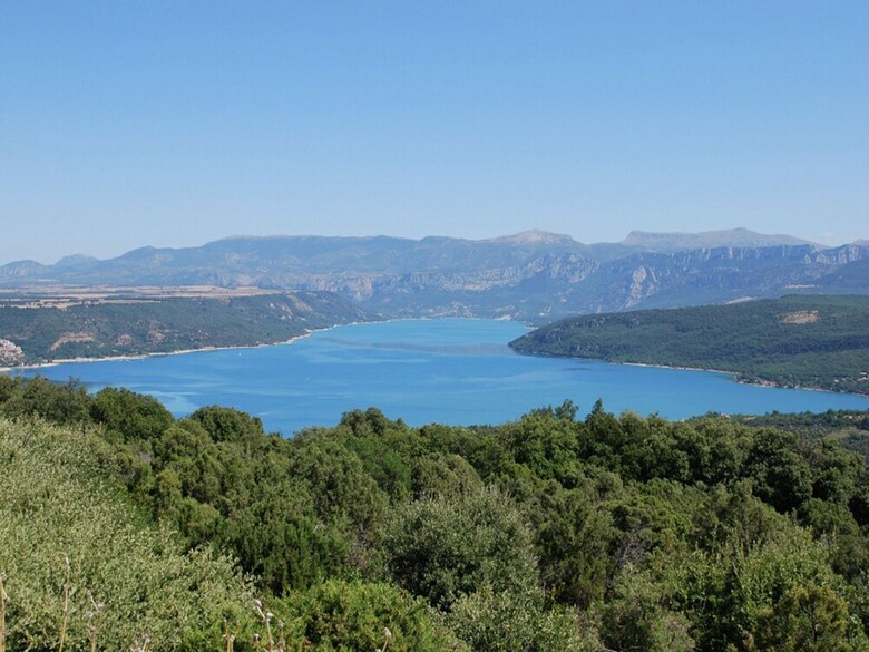 Idyllic Villa In Esparron-de-verdon With Barbecue