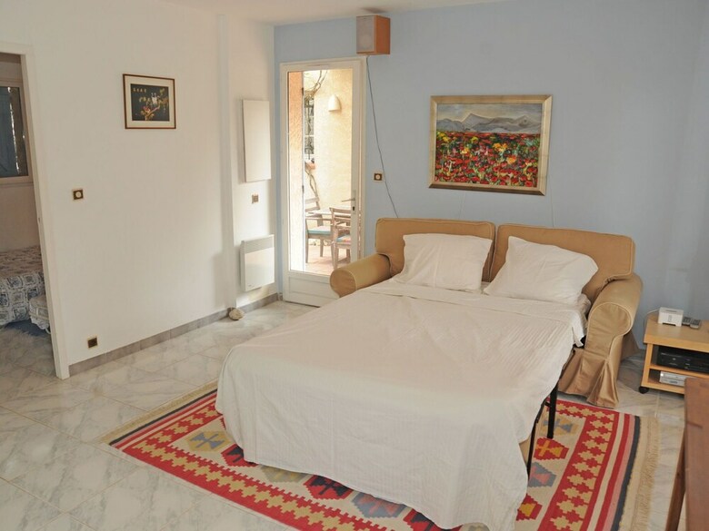Idyllic Villa In Esparron-de-verdon With Barbecue