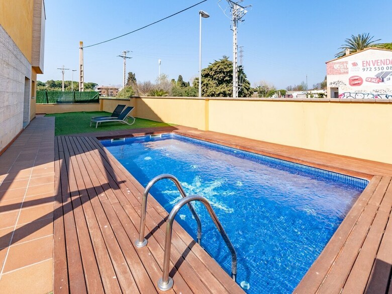 Cozy Holiday Home In Urbanitzaci� Bon Relax With Pool