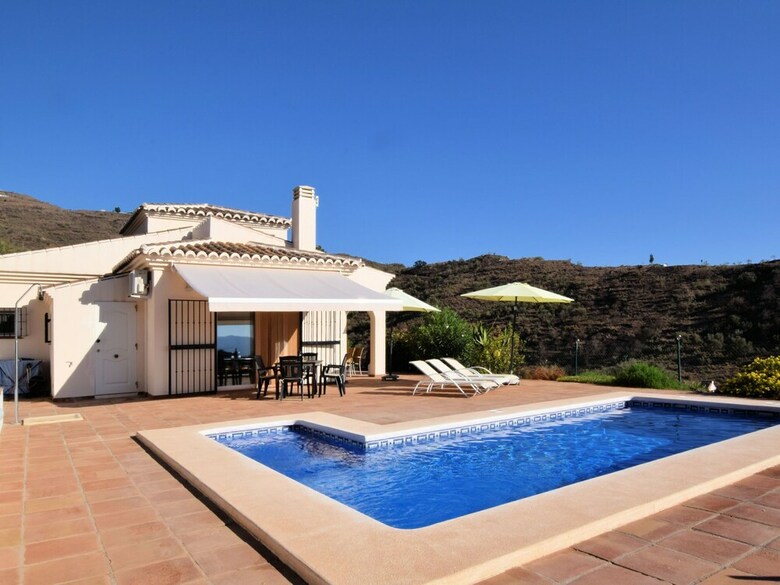 Luxurious Villa In Arenas With Swimming Pool