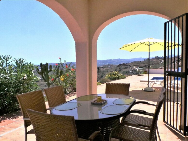 Luxurious Villa In Arenas With Swimming Pool