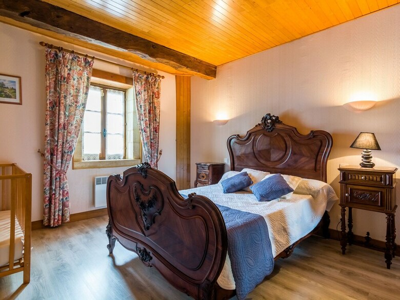 Vintage Home In Siorac-en-p�rigord With Pool