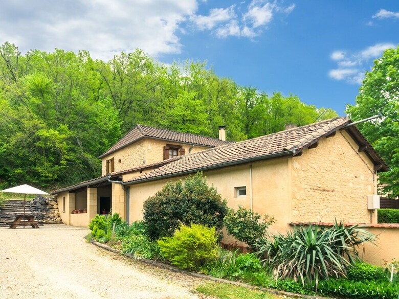 Vintage Home In Siorac-en-p�rigord With Pool