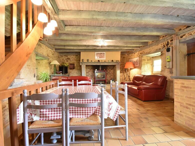 Serene Holiday Home In Besse With Swimming Pool