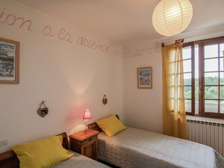 Cozy Villa In Saint-bonnet-la-rivi�re With Swimming Pool