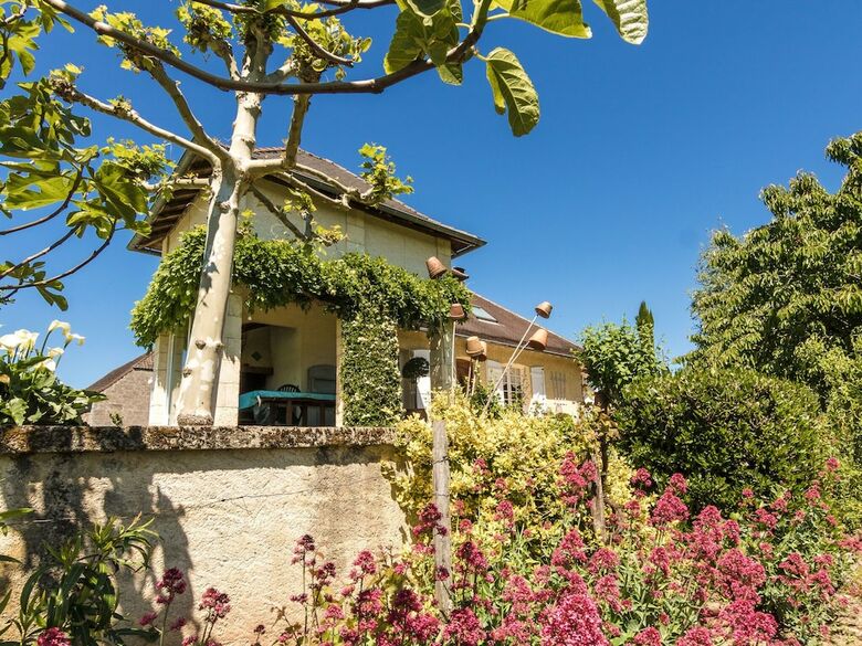 Cozy Villa In Saint-bonnet-la-rivi�re With Swimming Pool