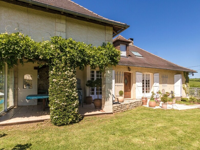 Cozy Villa In Saint-bonnet-la-rivi�re With Swimming Pool
