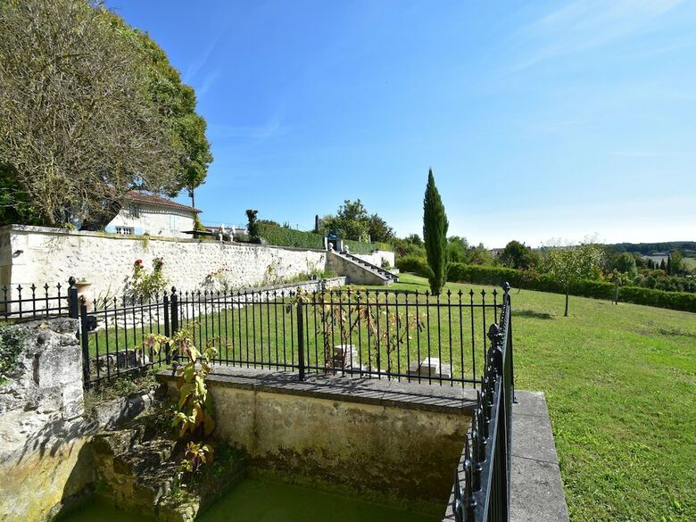 Quaint Holiday Home In Lusignac With Swimming Pool
