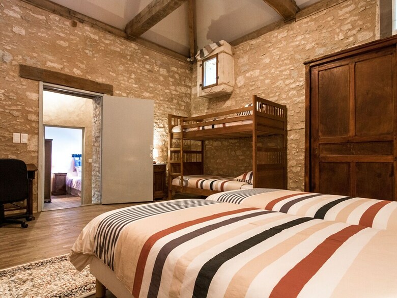 Heritage Holiday Home In Mayac With Pool
